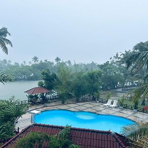Lake N River Resort Munroe Island